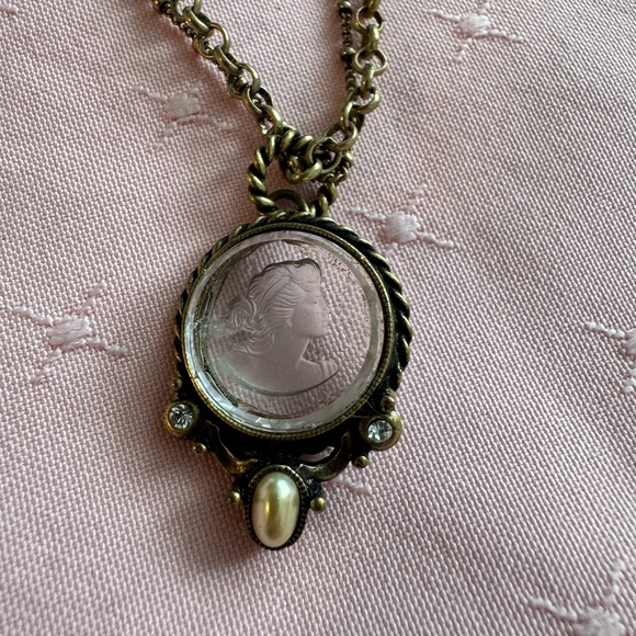 Elegant Gold Pendant Cameo Etched Necklace, Sweet Romance - Picture 6 of 9
